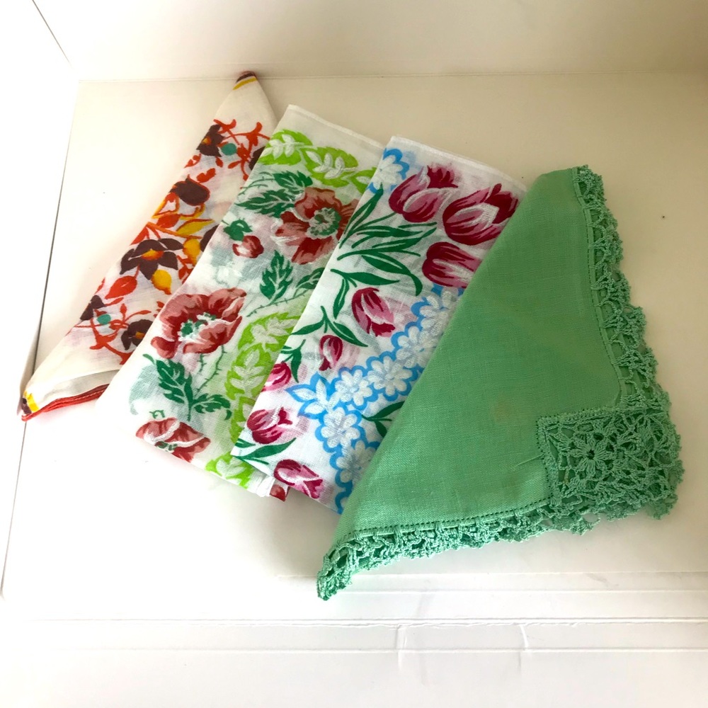 Lot of Vintage Handkerchiefs Embroidered / Printed